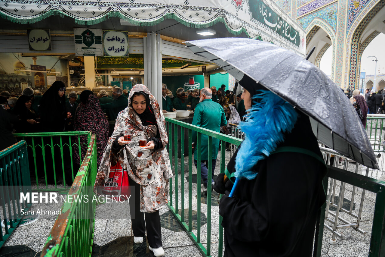  پذیرایی از زائران در چایخانه های حرم مطهر امام رضا(ع)