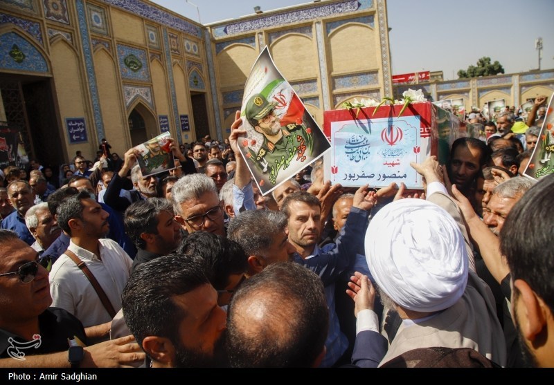 تشییع پیکر شهدا در حرم شاهچراغ (ع)