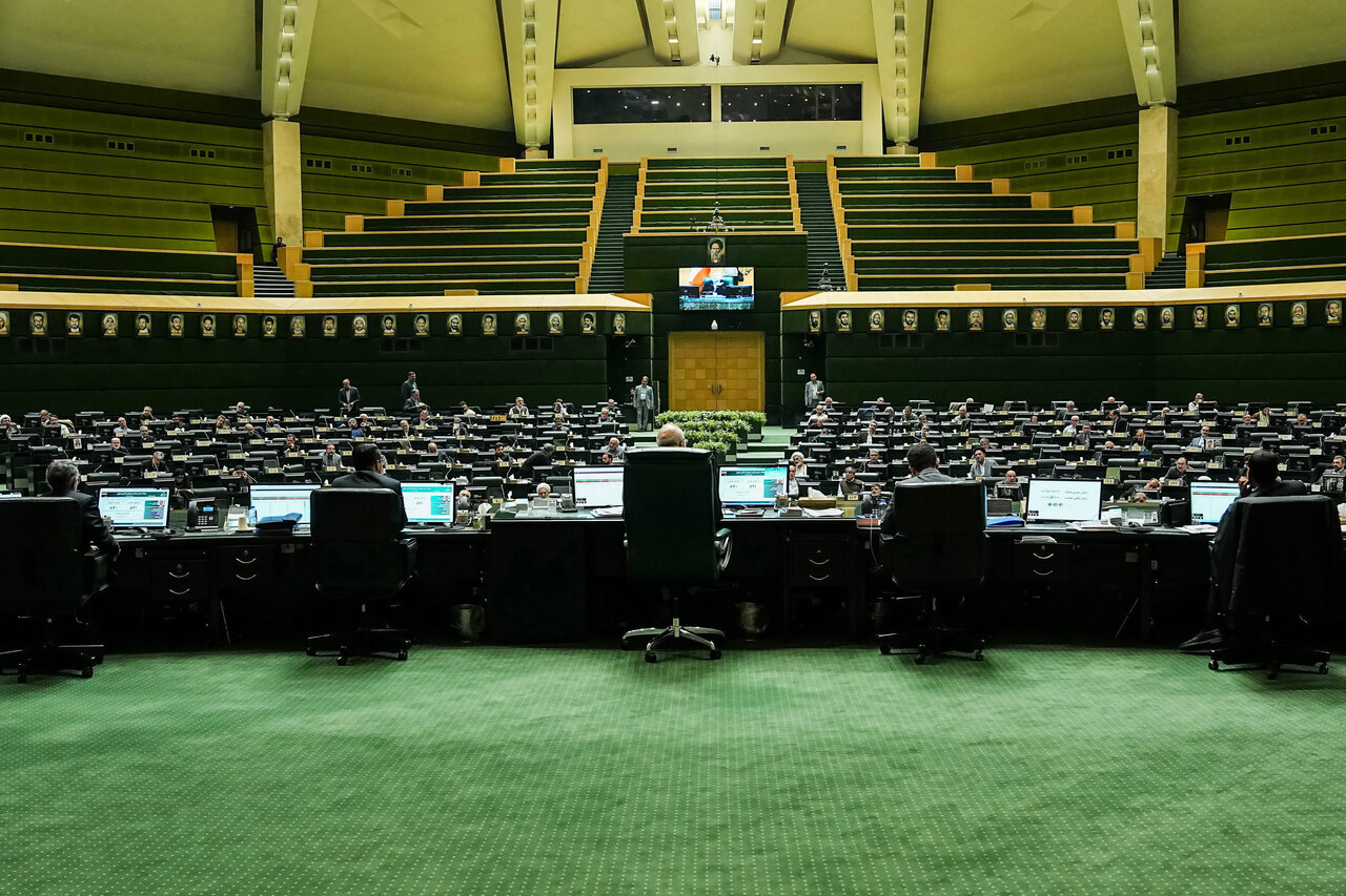 نشست غیرعلنی چهارشنبه ۱۷ دی