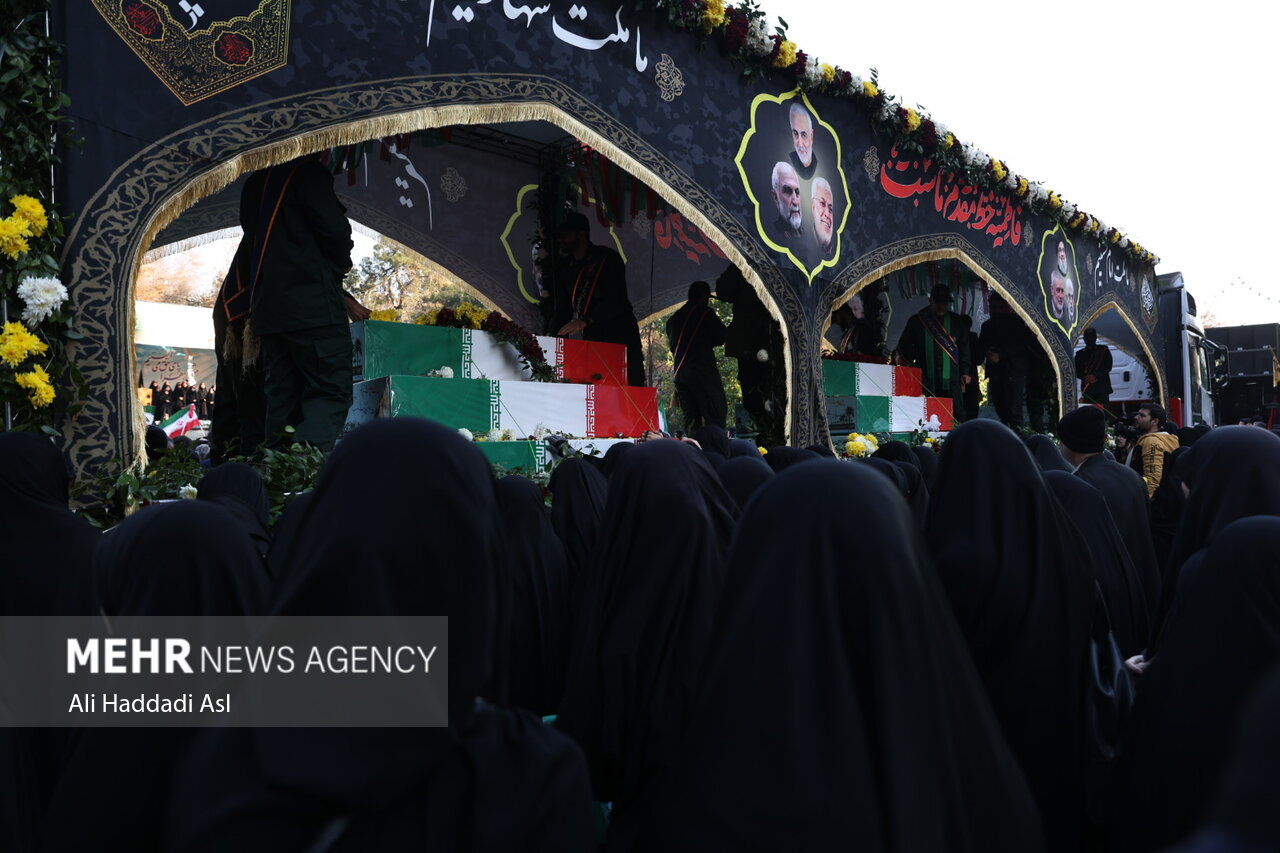 مراسم تشییع پیکر مطهر ۱۰۰ شهید گمنام در تهران