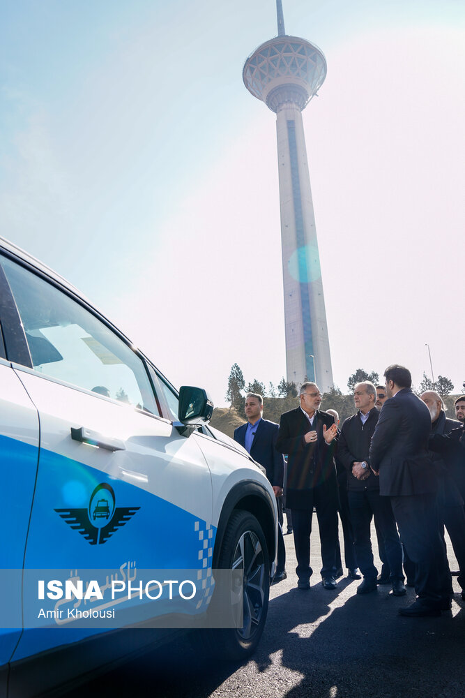 مراسم رونمایی از نخستین بسته حمل و نقل عمومی برقی تهران