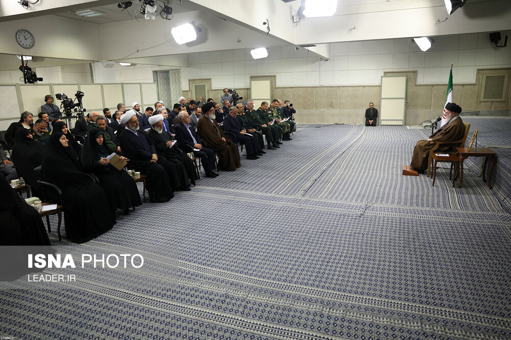 دیدار دست‌اندرکاران کنگره شهدای استان البرز با رهبر انقلاب