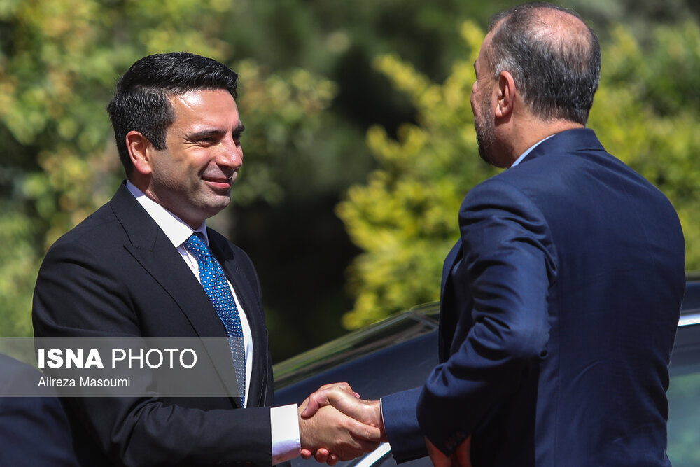 دیدار رئیس مجلس ارمنستان با امیر عبداللهیان