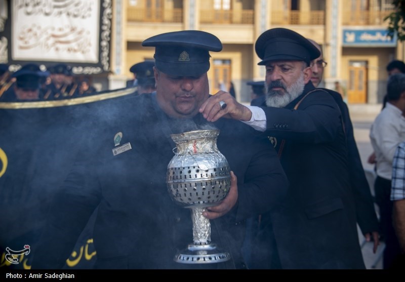 آیین سیاه پوشان و تعویض پرچم حرم مطهر حضرت شاهچراغ (ع)