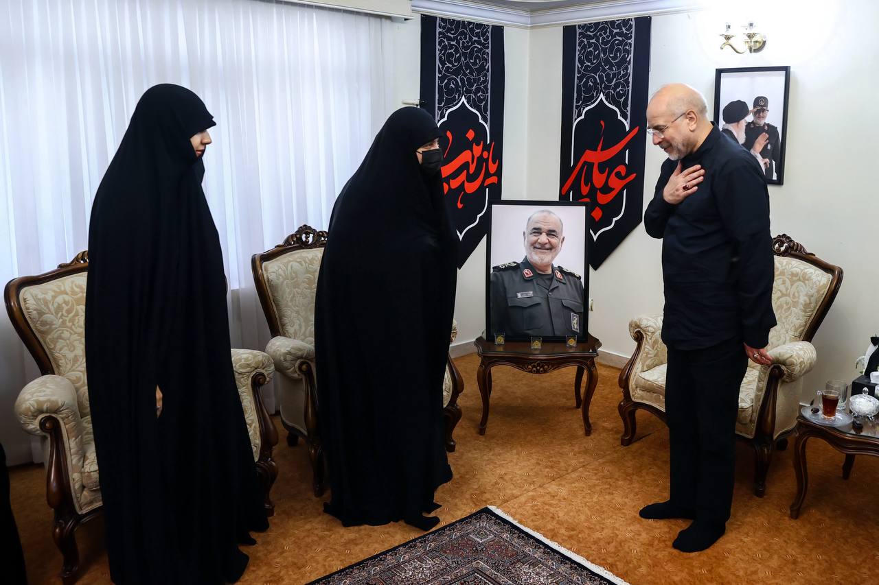 حضور قالیباف در منزل سپهبد شهید حسین سلامی