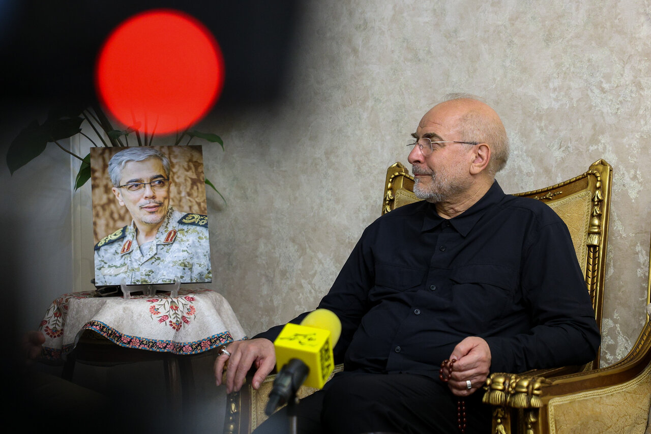 دیدار قالیباف با خانواده شهید باقری