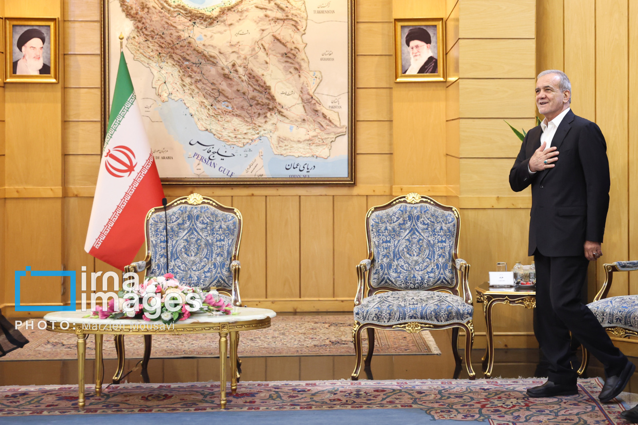 بدرقه رئیس‌جمهور به چین