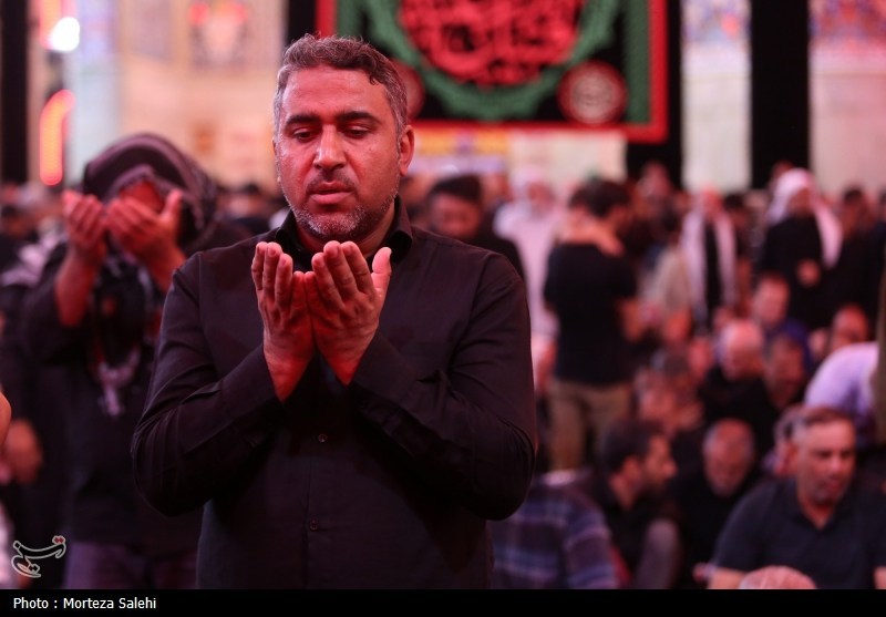 حرم مطهر امام حسین (ع) در شب اربعین