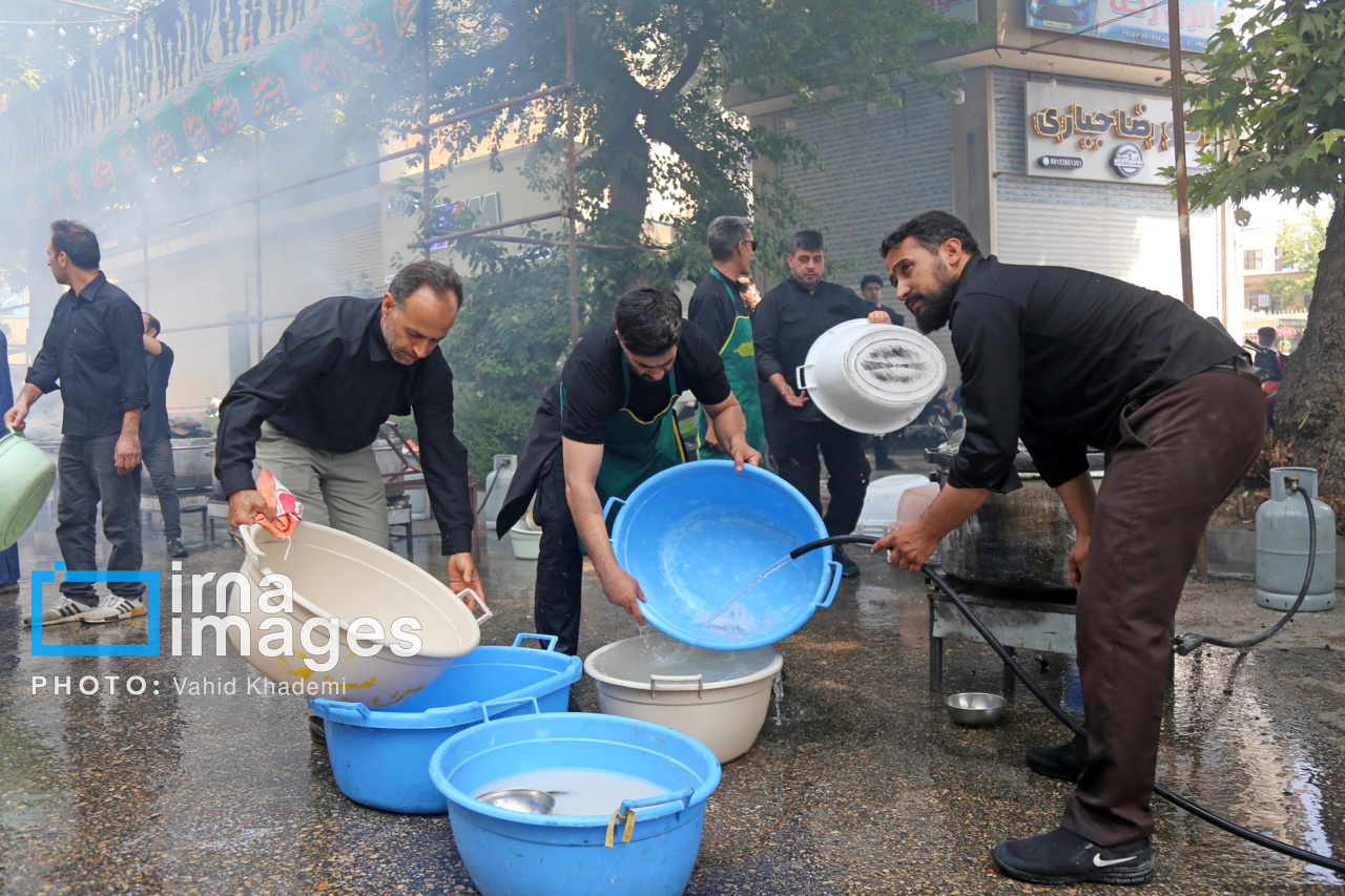 طبخ و توزیع ۷۲ دیگ غذای نذری