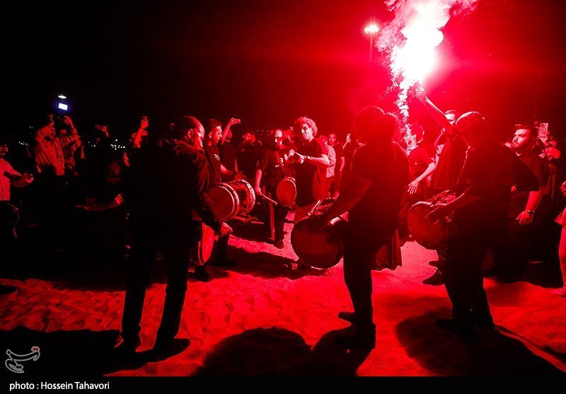 سوگواری ساکنین کیش برای جان‌باختگان حادثه بندر عباس