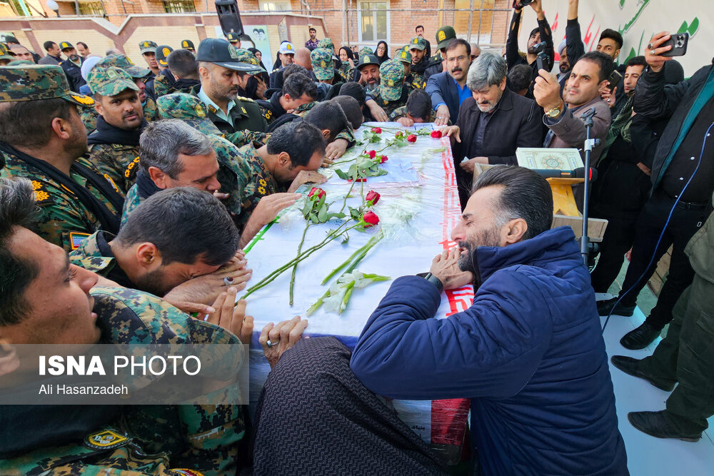 استقبال از پیکر شهید مدافع امنیت ستوان سوم هادی زارع باغبیدی در یزد