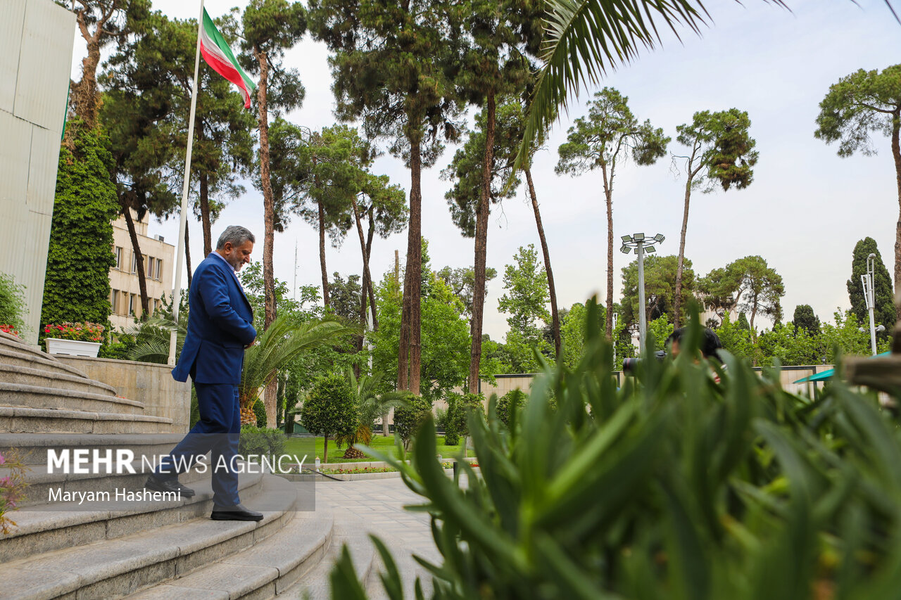 حاشیه جلسه هیئت دولت