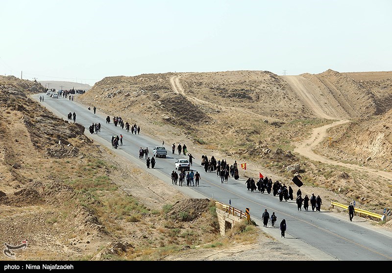 زائران پیاده امام رضا (ع)