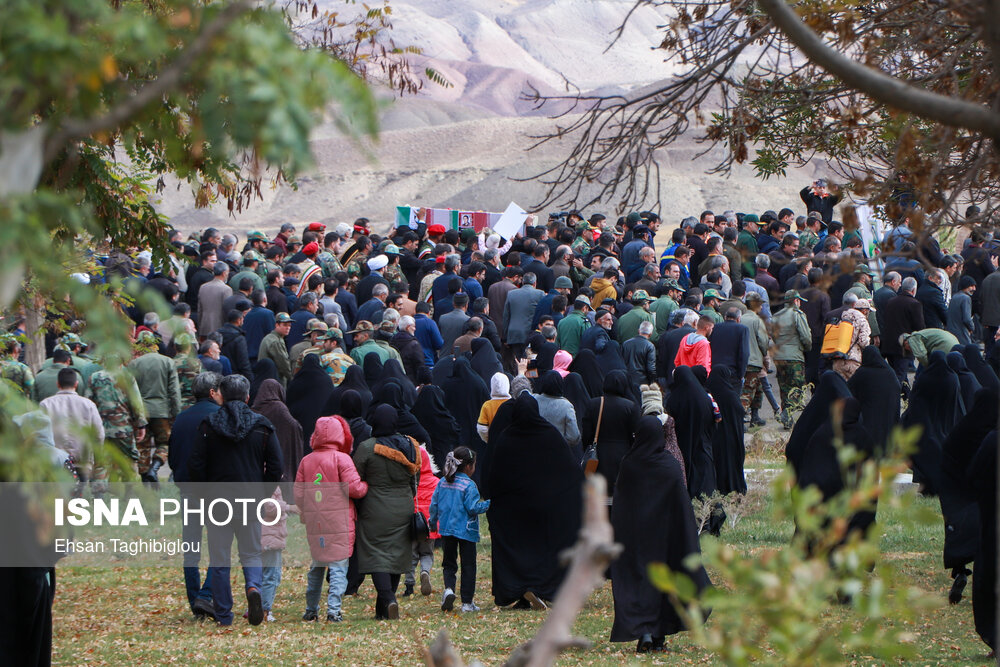 تشییع شهید رضا مرادی در شهر دندی