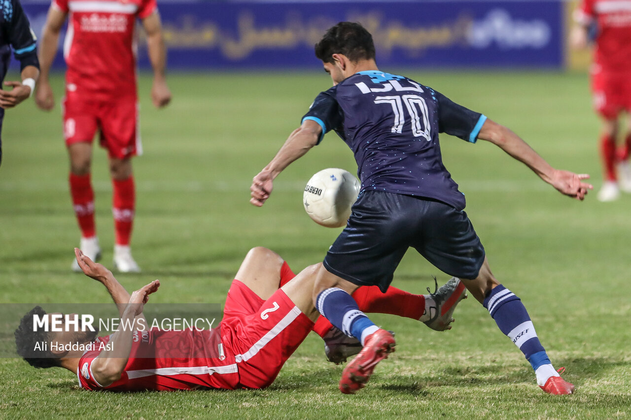 دیدار تیم های فوتبال پرسپولیس تهران و پیکان