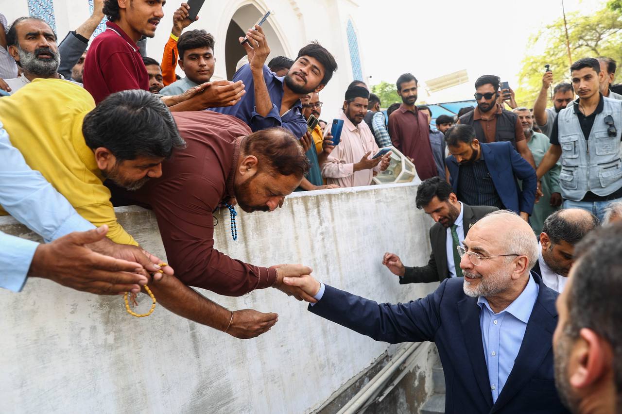  استقبال گرم مردم کراچی از قالیباف