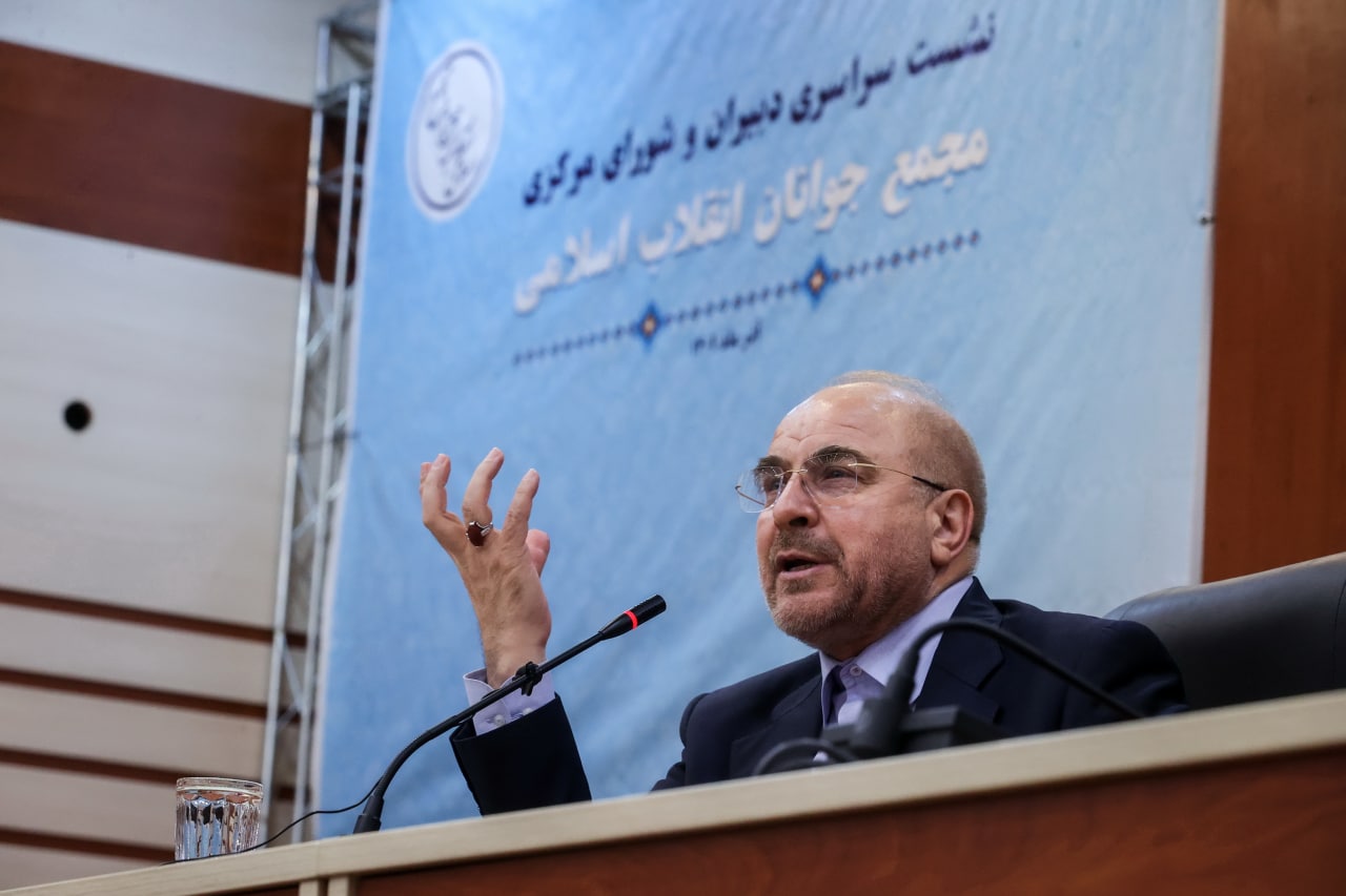 حضور قالیباف در مجمع جوانان انقلاب اسلامی