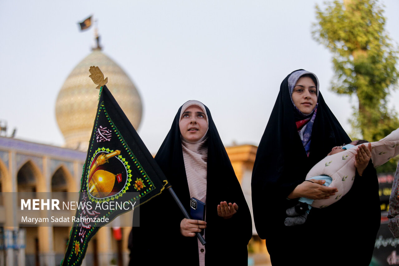 آئین تعویض پرچم حرم مطهر حضرت شاهچراغ(ع)