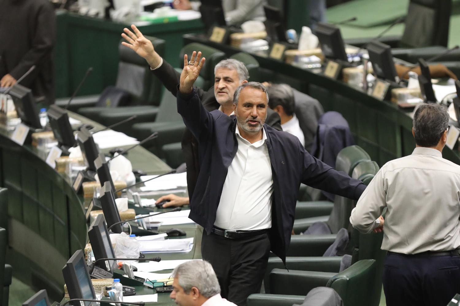 سی و هشتمین نشست بررسی برنامه هفتم توسعه در صحن علنی مجلس شورای اسلامی