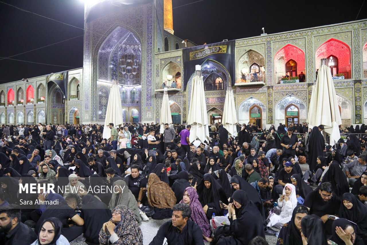 شب شهادت امام رضا(ع) در حرم مطهر رضوی