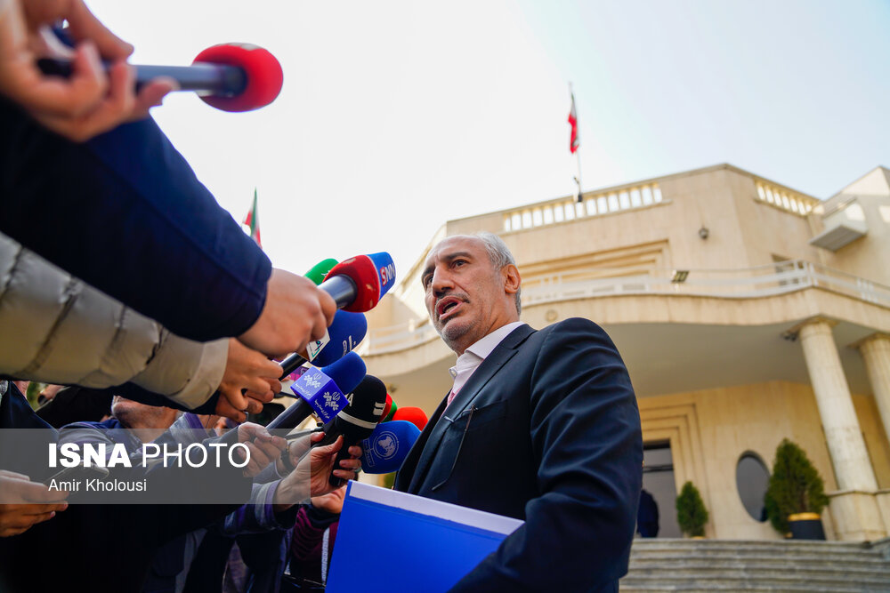 اعضای هیئت دولت در جمع خبرنگاران