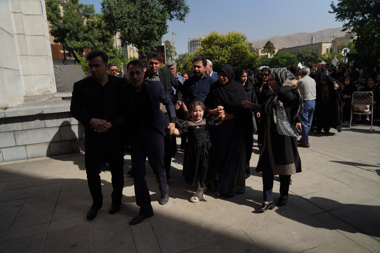 اشک‌های دختر۴ ساله شهید باقری برای پدر 