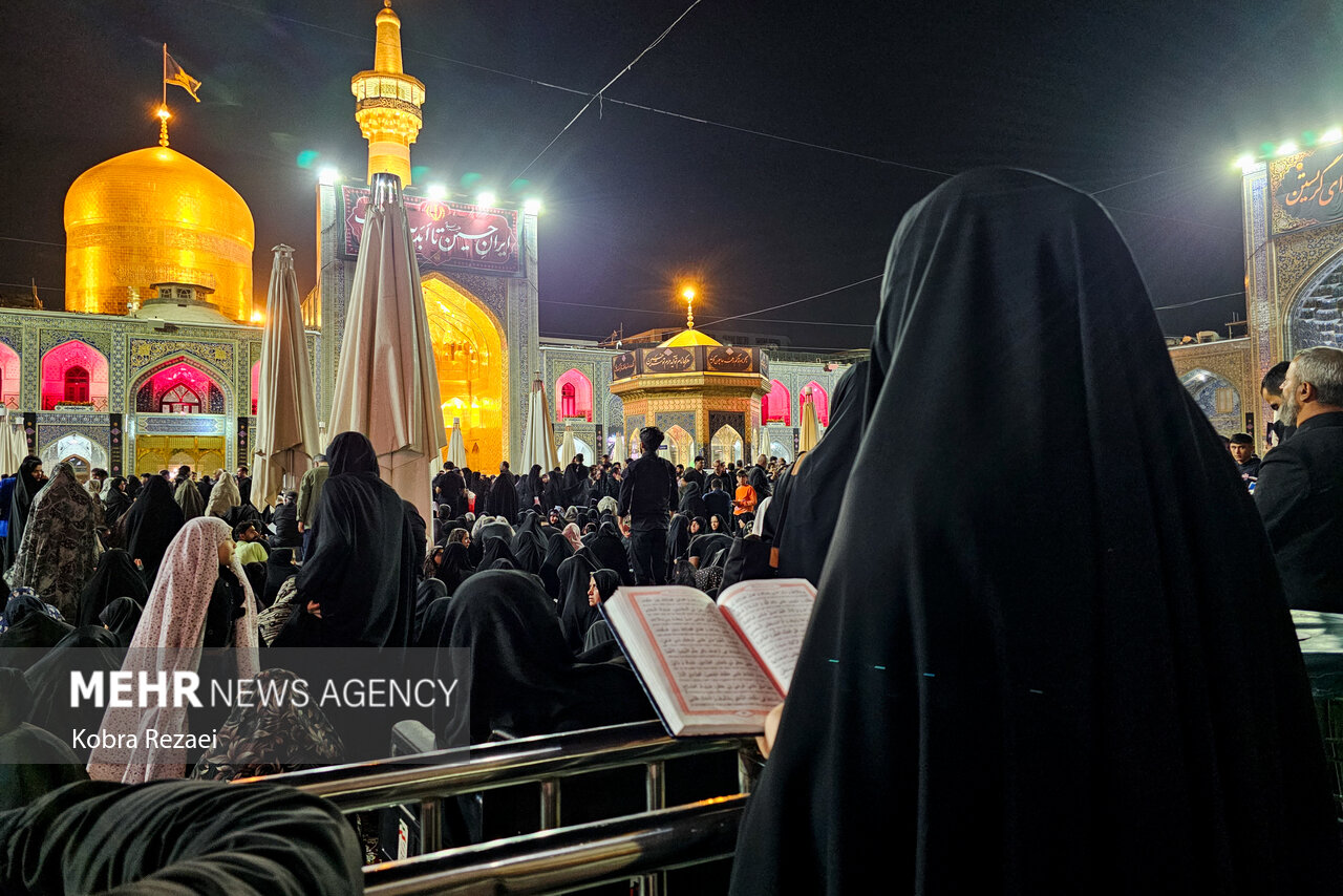 شب عاشورای حسینی در حرم مطهر امام رضا(ع)