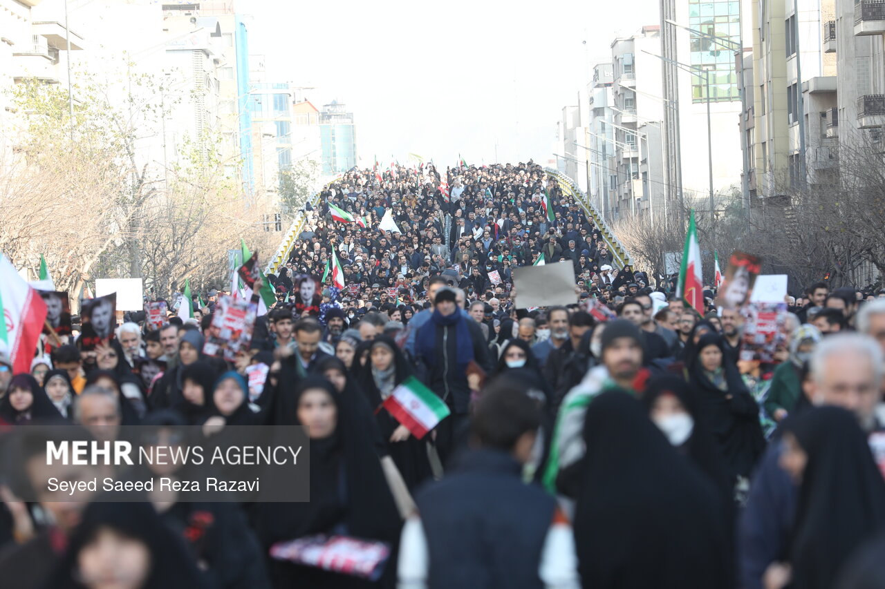 تجمع انقلابی مردم تهران