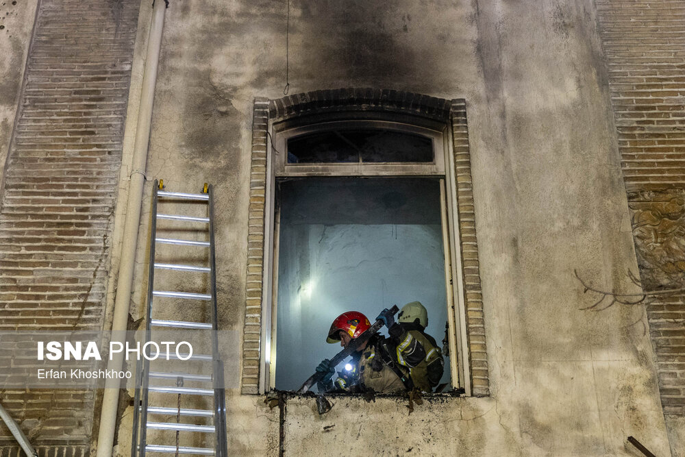 آتش‌سوزی انبار لوازم الکترونیکی در لاله‌زار