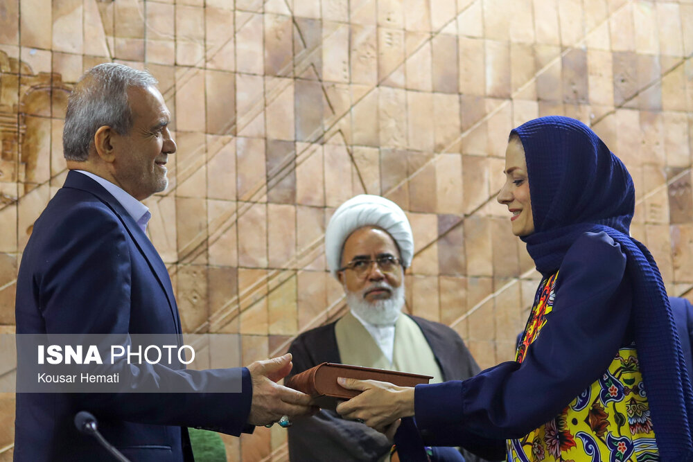 نشست رئیس جمهور با نخبگان، فرهیختگان و فعالان فرهنگی کرمانشاه