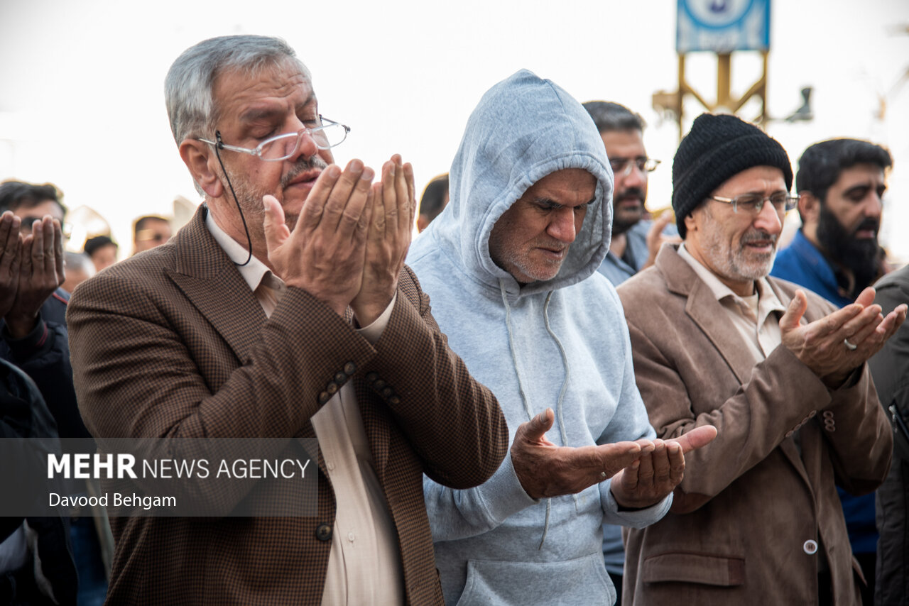  اقامه نماز طلب باران در حرم مطهر امام رضا (ع)