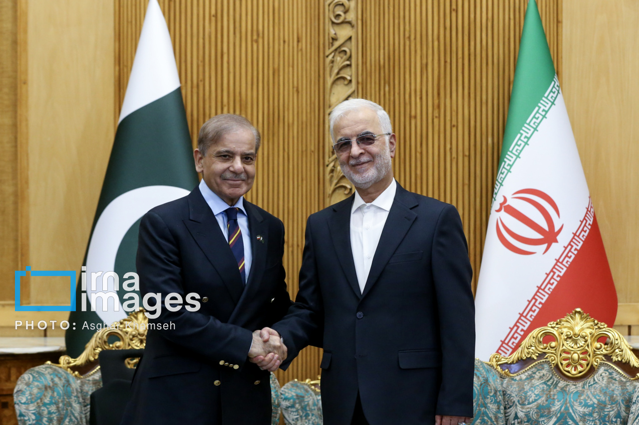 ورود نخست‌وزیر پاکستان به تهران