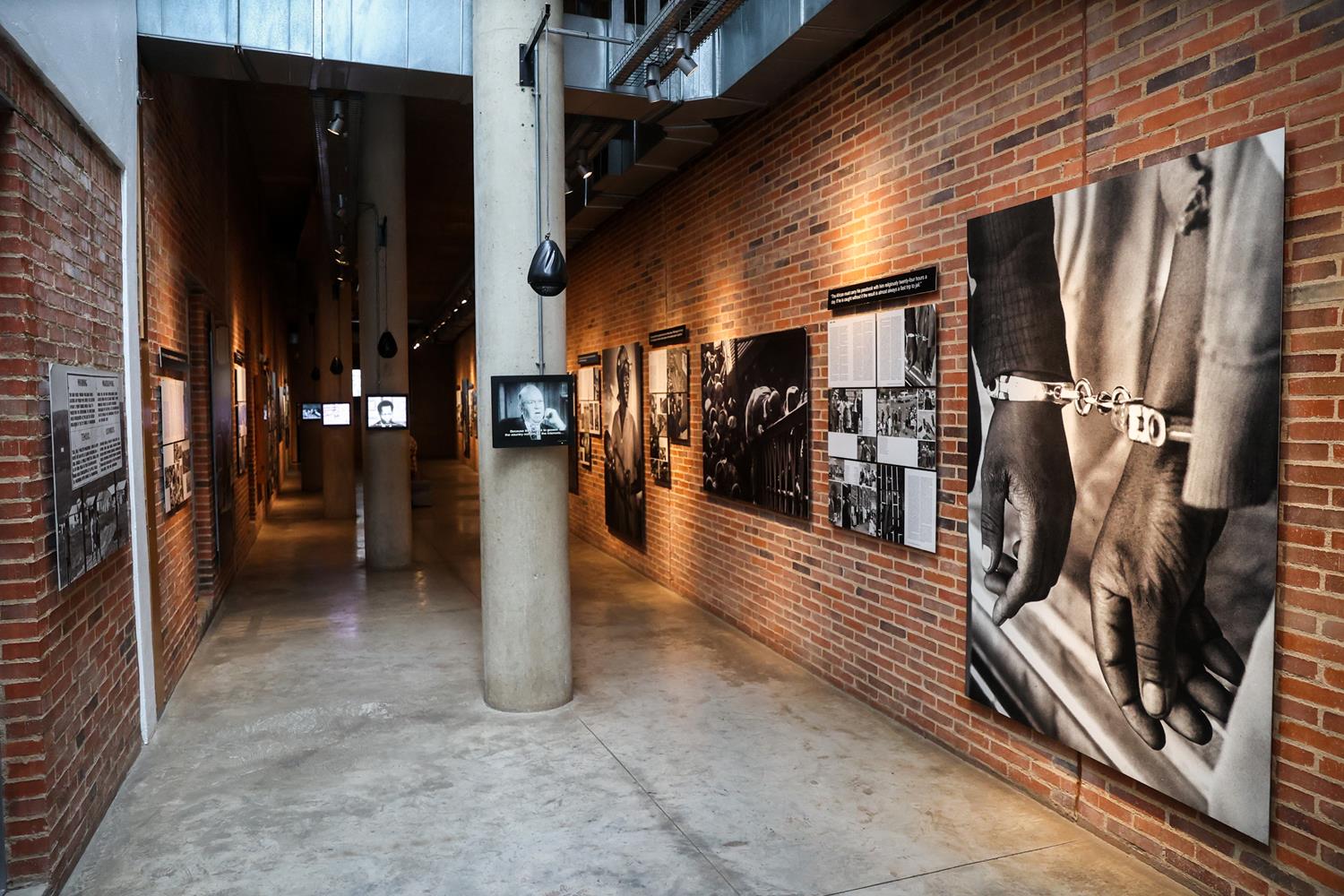 بازدید قالیباف از موزه آپارتاید در ژوهانسبورگ آفریقای جنوبی