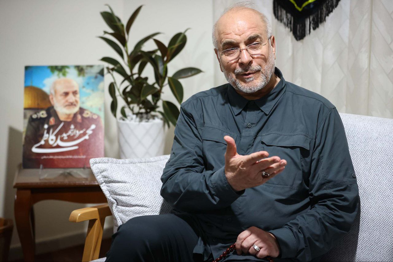 ضور قالیباف در منزل سرلشکر شهید محمد کاظمی