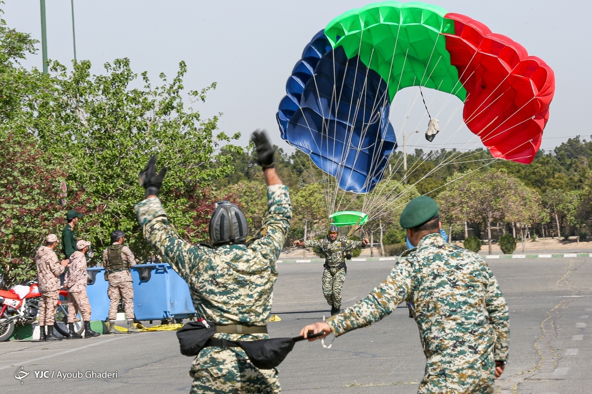 مراسم رژه روز ارتش با حضور رئیسی