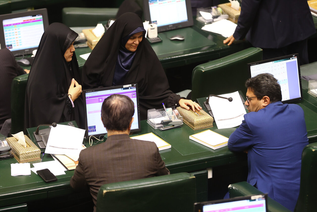 نشست علنی سه شنبه ۴ آذرماه مجلس