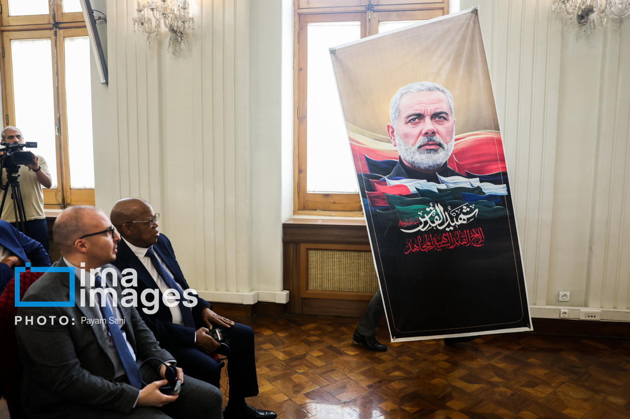 نشست سرپرست وزارت خارجه با سفرا 