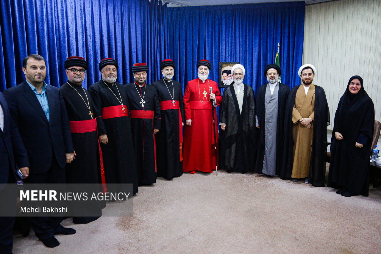 دیدار رهبر جهانی کلیسای شرق آشور با آیت‌الله اعرافی