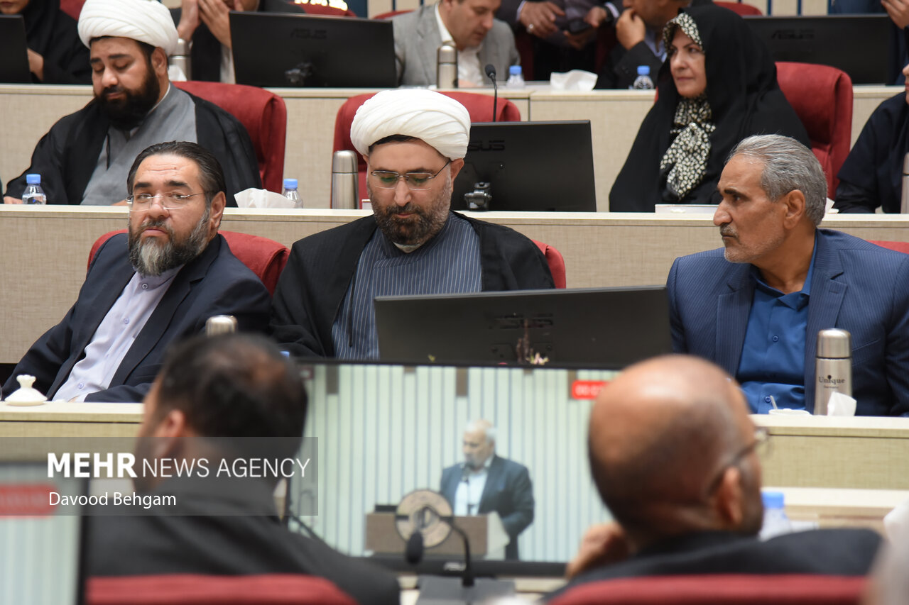 نشست فعالان سیاسی خراسان رضوی با معاون اول رئیس‌جمهور