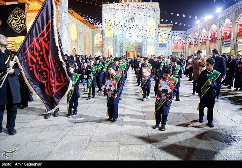 لاله گردانی خدام حرم شاهچراغ (ع) در شام غریبان حسینی