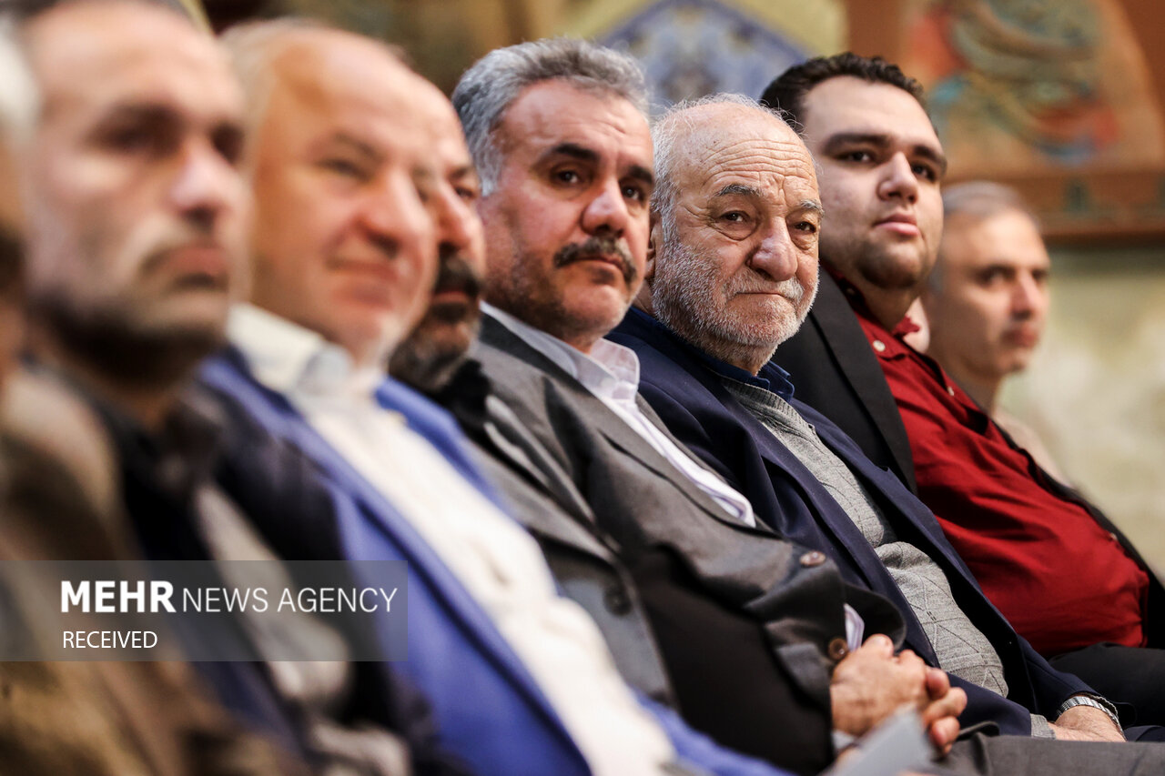 نشست صمیمی جمعی از اصناف و اقشار مردم با رئیس مجلس