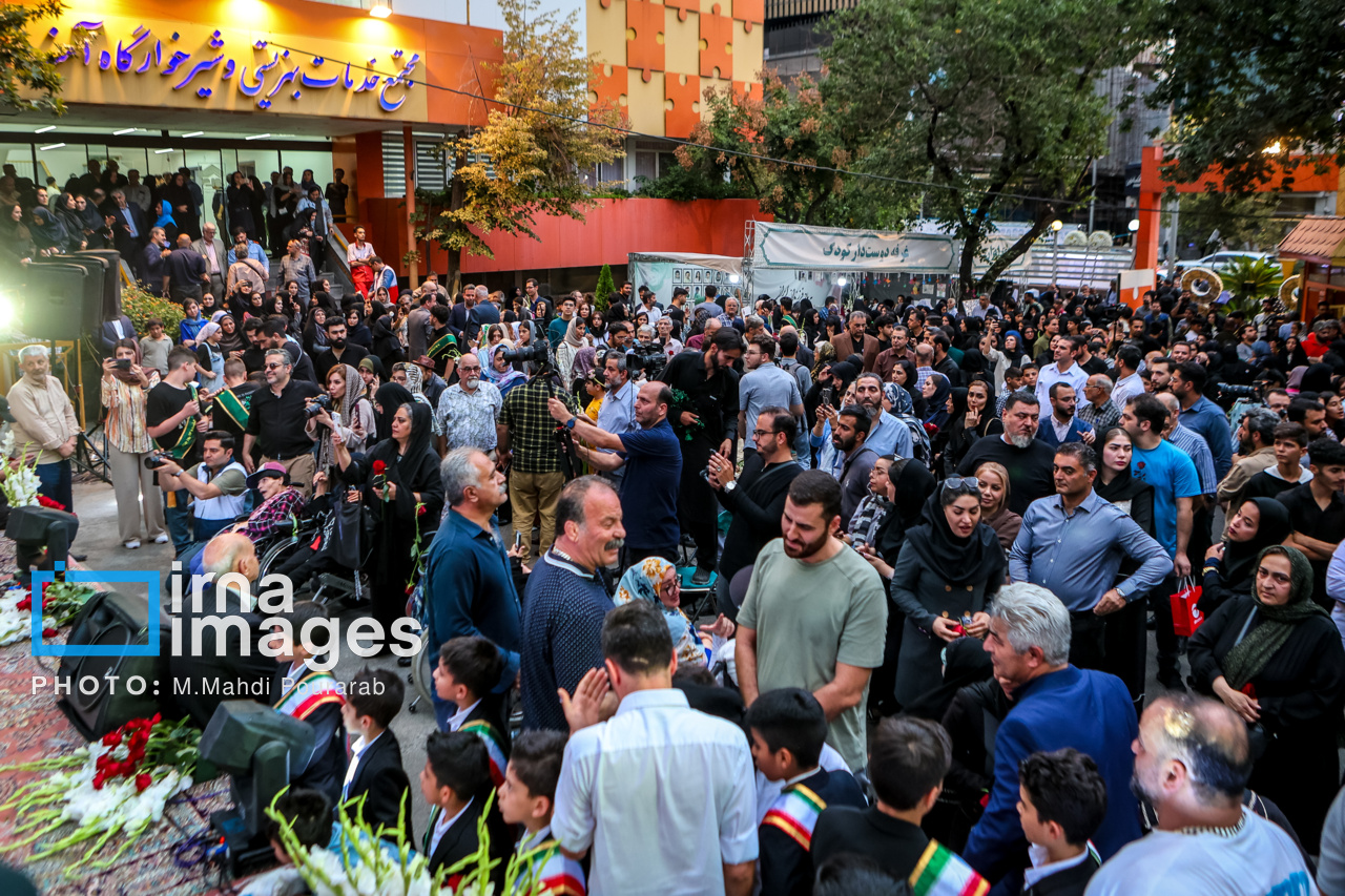 تصاویر حضور «مسعود پزشکیان» در شیرخوارگاه آمنه