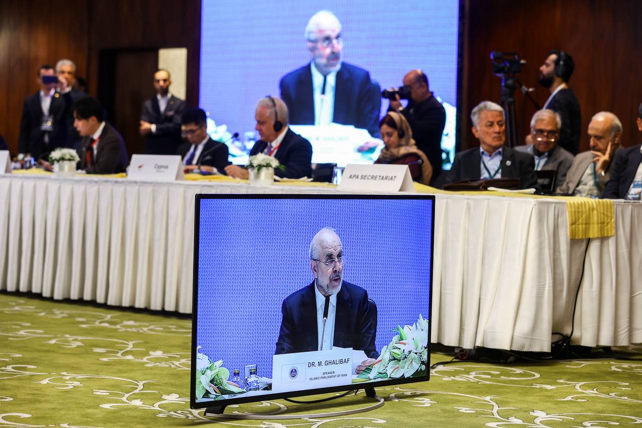 سخنرانی قالیباف در مراسم افتتاحیه نشست  (APA)