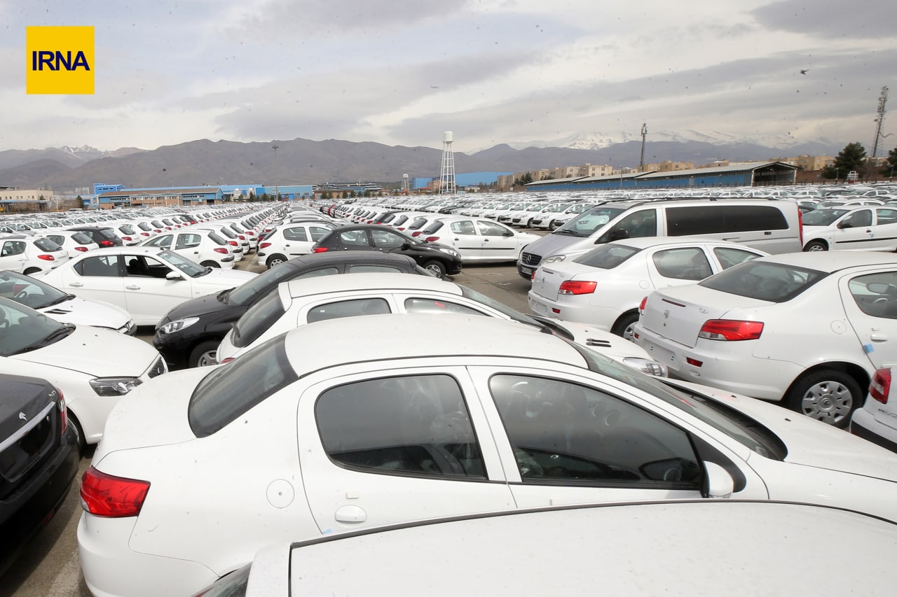 بازدید سرزده رئیسی از ایران خودرو