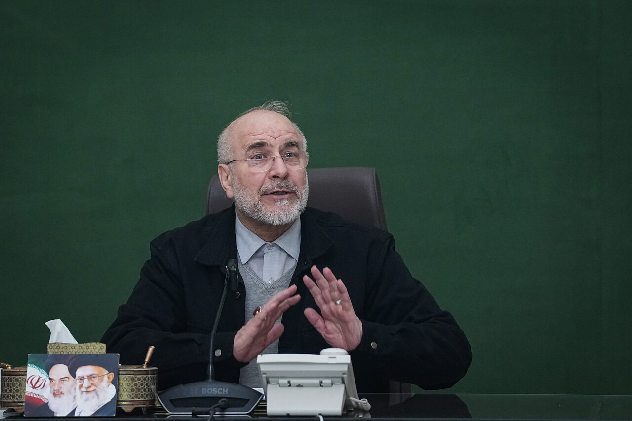 دیدار اعضای شورای هماهنگی یوم الله دهه فجر با قالیباف