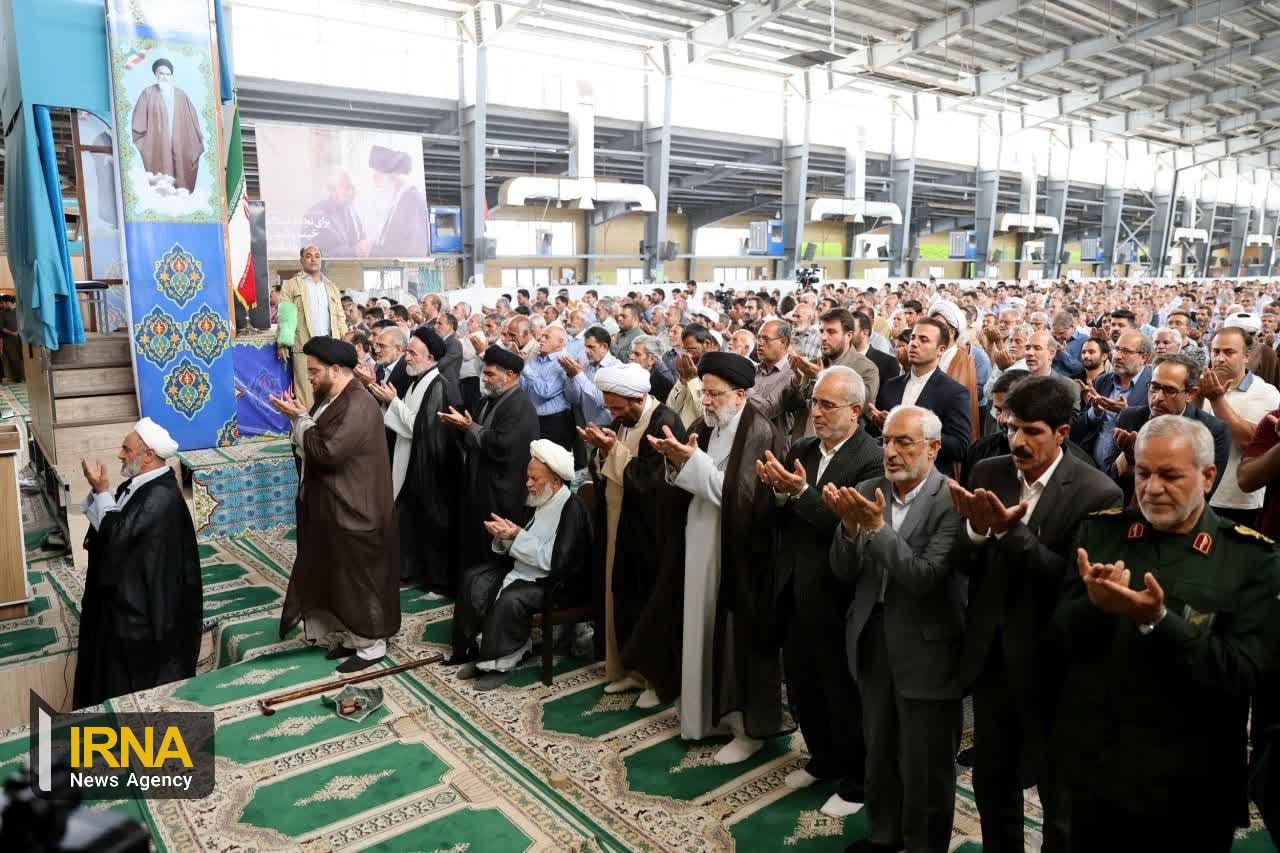 تصاویری از حضور رئیس جمهور در نماز جمعه رفسنجان
