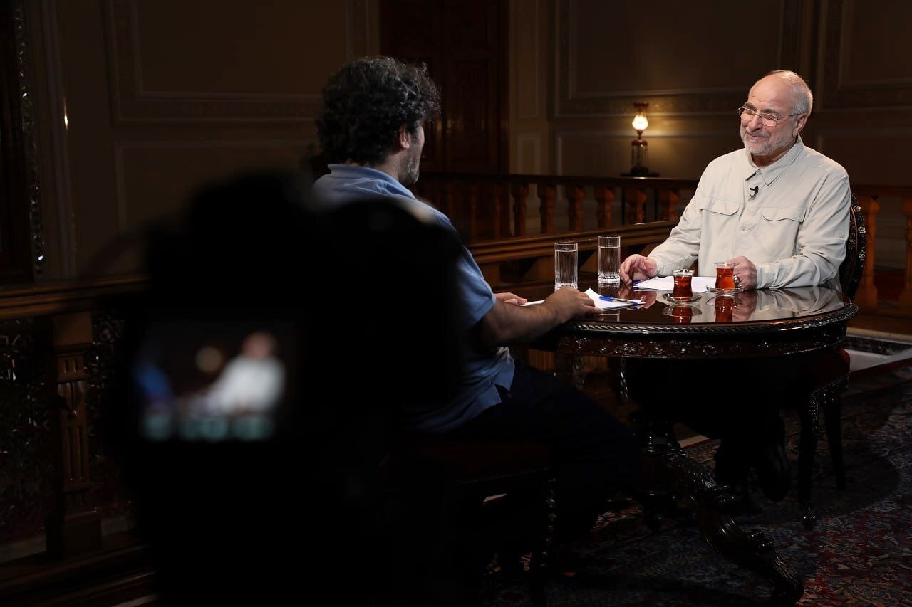 حضور قالیباف در برنامه «ماجرای جنگ»