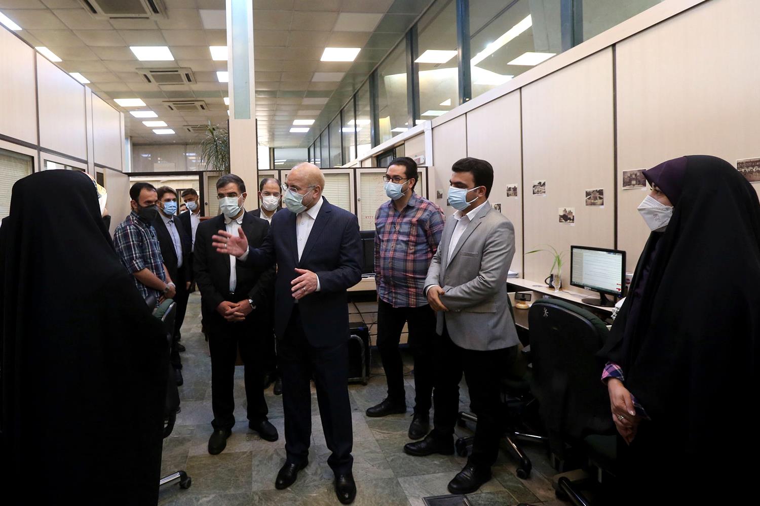 قالیباف در جمع خبرنگاران خانه ملت 