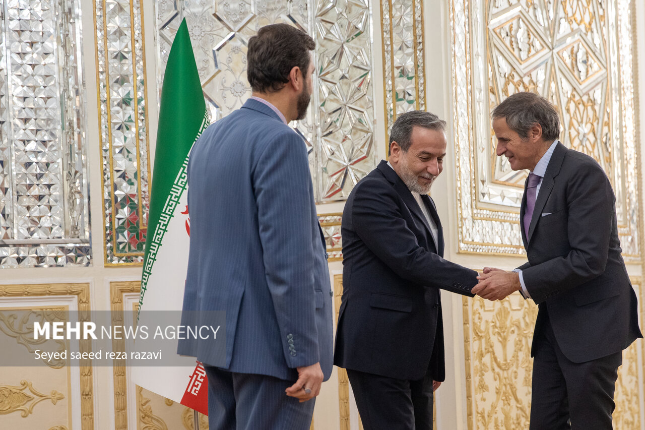 دیدار مدیر کل آژانس بین‌المللی انرژی اتمی با عراقچی