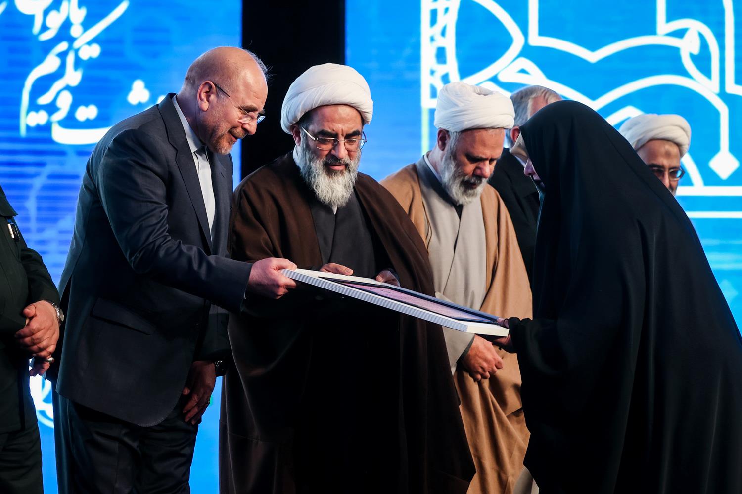 مراسم تجلیل از بانوان مبلغ و محفل‌دار قرآن کریم با حضور قالیباف